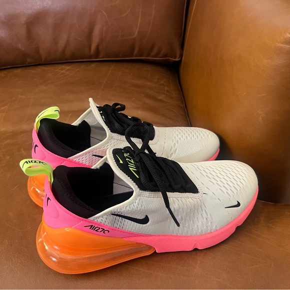 Women’s Nike Air Max 270 - Picture 4 of 6